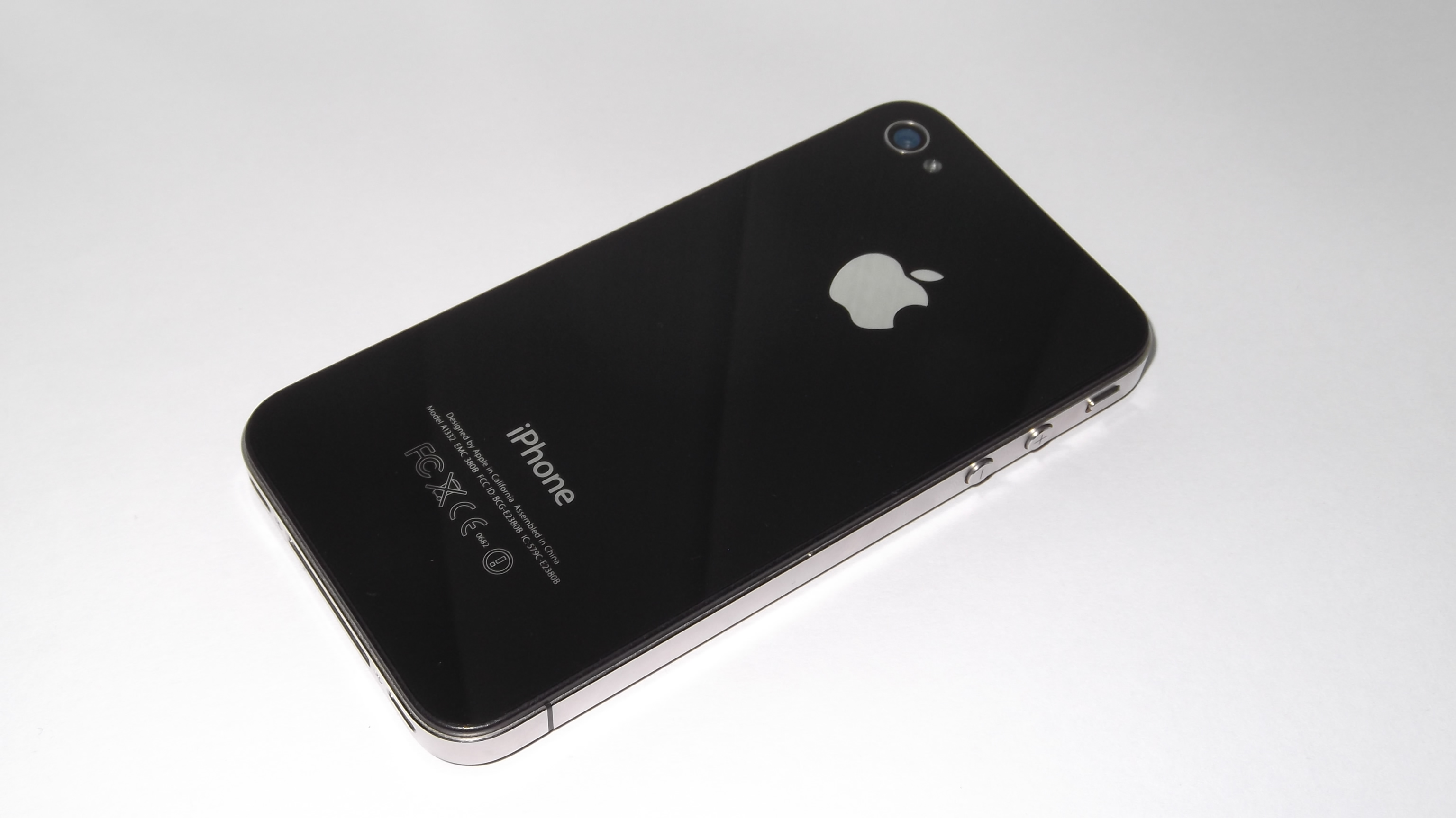 Деактивированный айфон. Apple iphone 4 (a1332). Iphone a 1332. Айфон 124 ГБ. A1332 iphone 4 крышка задняя.